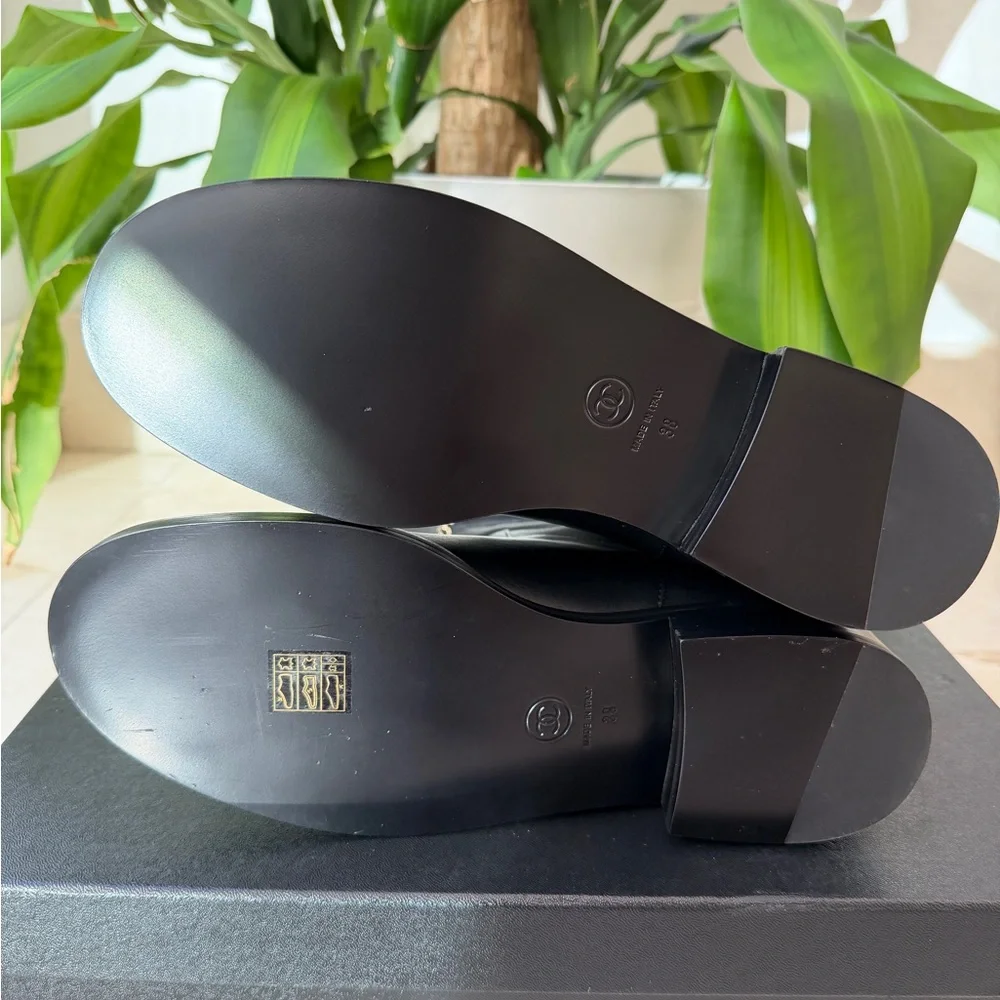 Chanel Calfskin CC Chain Logo Clover Gold Chain Charms Black Leather Boots 38 - Picture 10 of 11